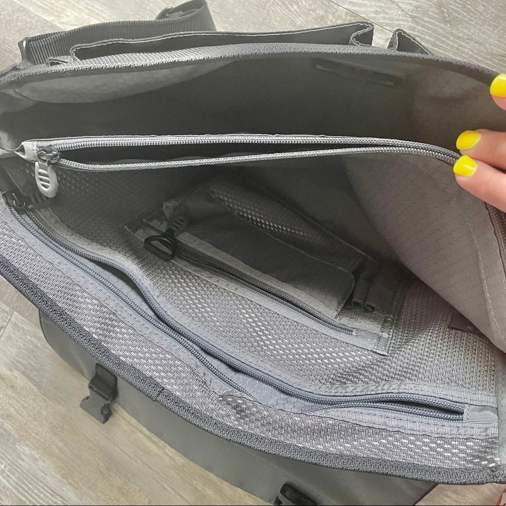Tumi leather canvas messenger laptop work career work business tech classic